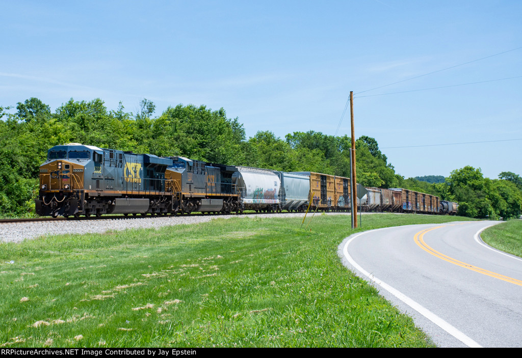  A northbound manifest cruises along TN-269 